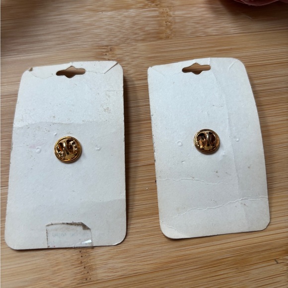 Vintage Little Darlings Angel Boy and Girl Gold Tone Heart Pin (set of 2) - Picture 6 of 6